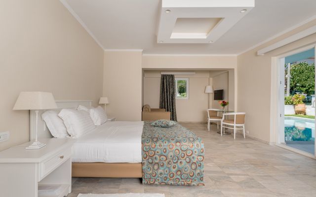 JUNIOR_SUITE_SWIM_UP_-2