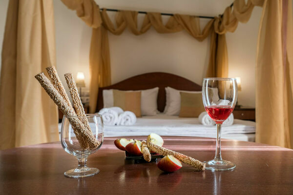 SUITE_MASTER_BEDROOM_2