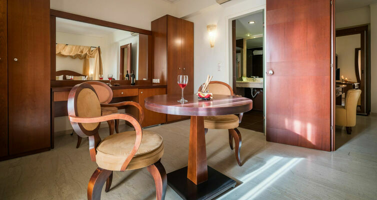 SUITE_PRIVATE_POOL_MASTER_BEDROOM_1