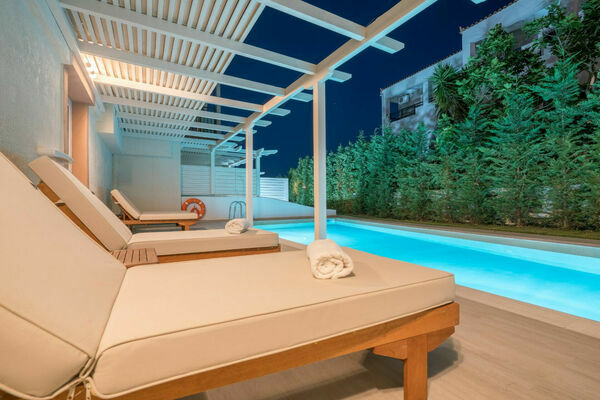 SUITE_PRIVATE_POOL_1