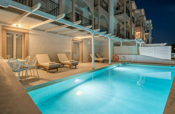 SUITE_PRIVATE_POOL_ROOM_1