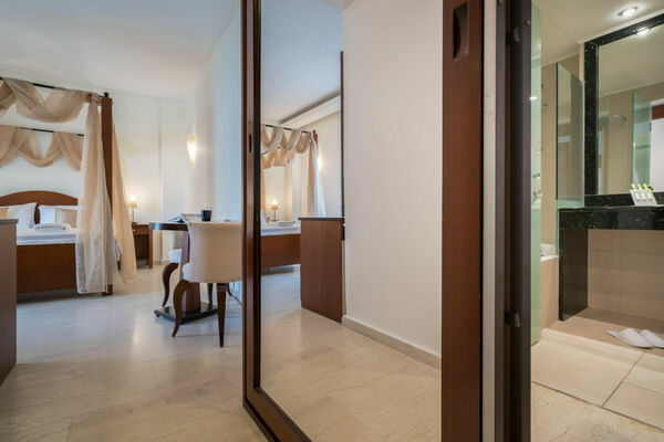 SUPERIOR_ROOM_4