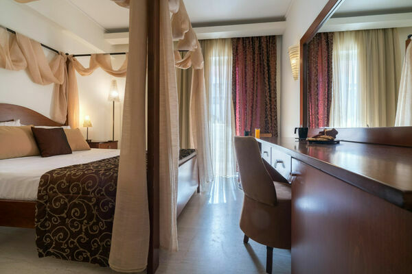 SUPERIOR_ROOM_9